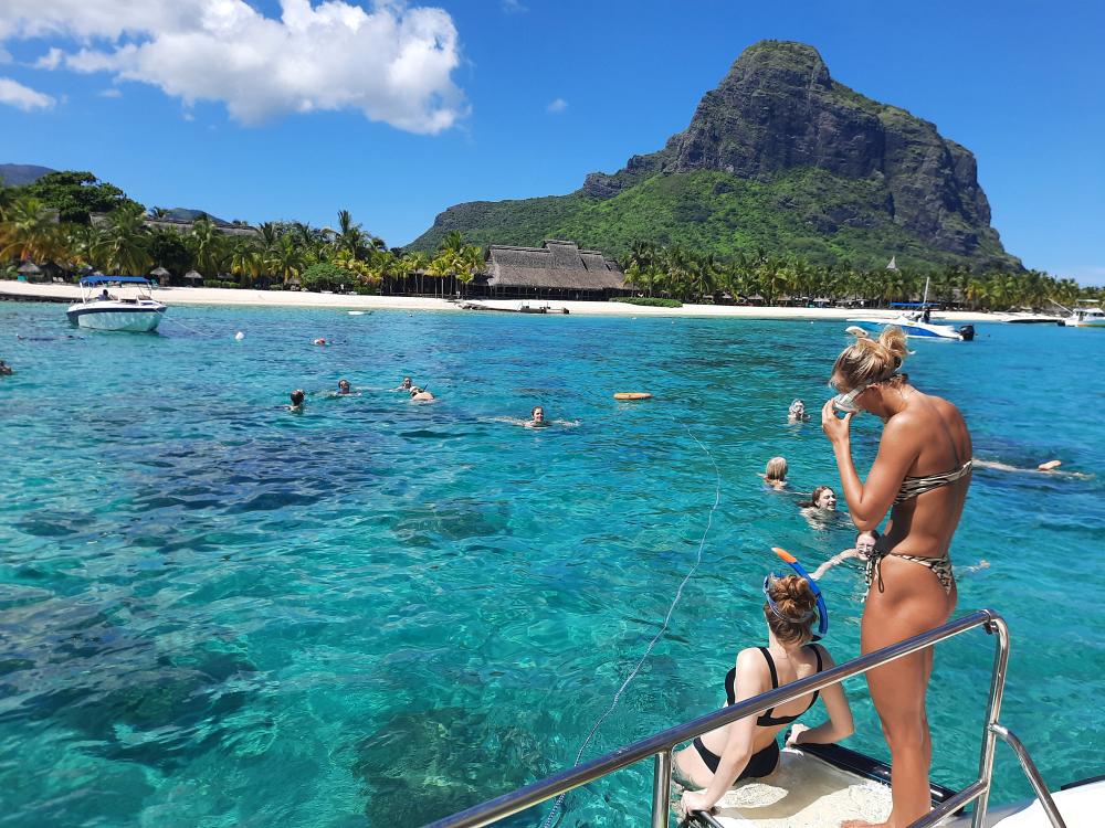 Snorkling från en katamaran