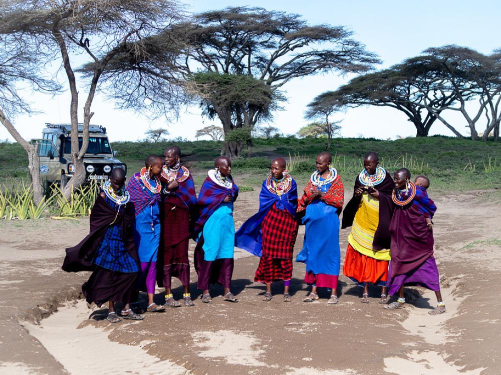 Farverige Masai kvinder