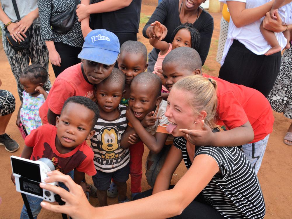Selfie med børn i Township