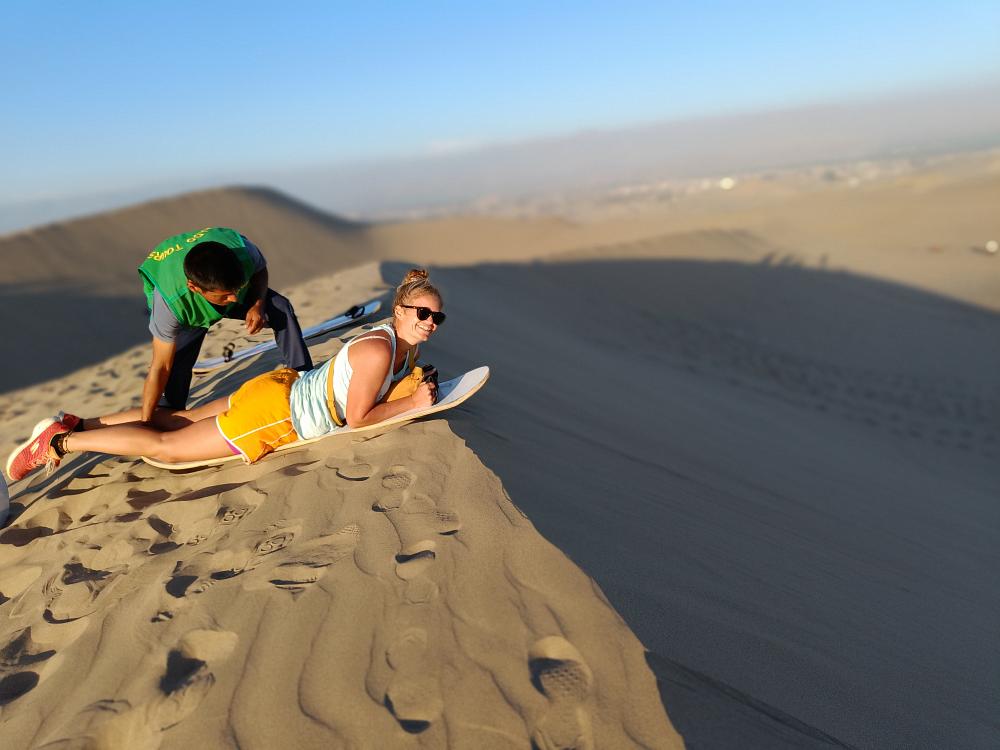 Sandboarding i öknen