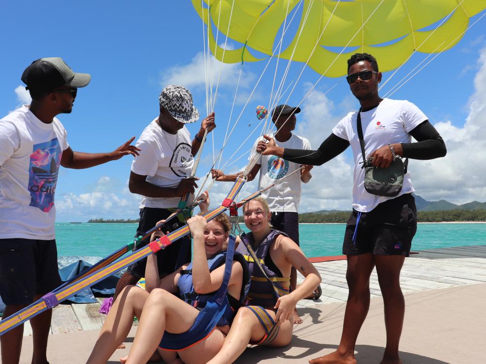 Parasailing vid Ile aux Cerfs