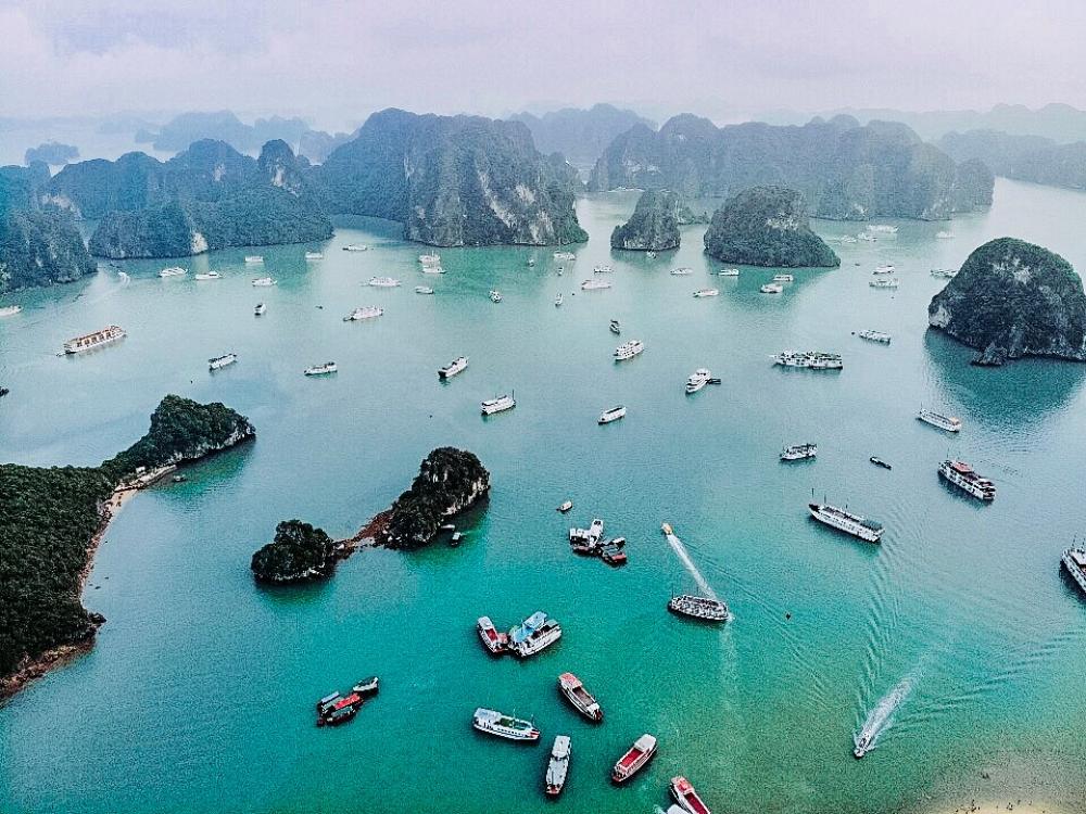 Utsikt över Halong Bay 