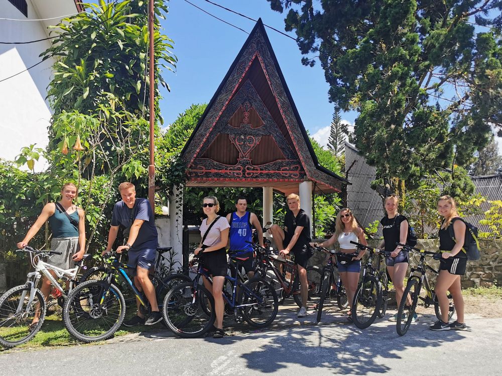 Cykeltur vid Lake Toba