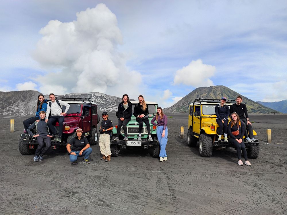 I jeepar framför Bromo