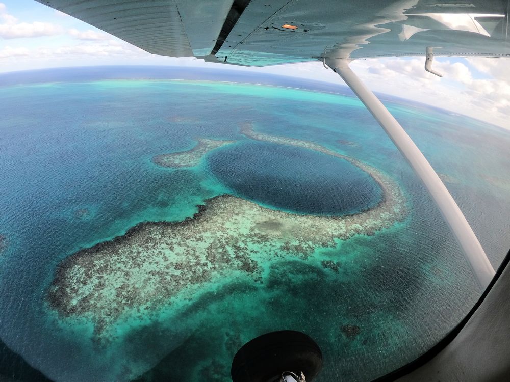 Flyg över Blue Hole i Belize