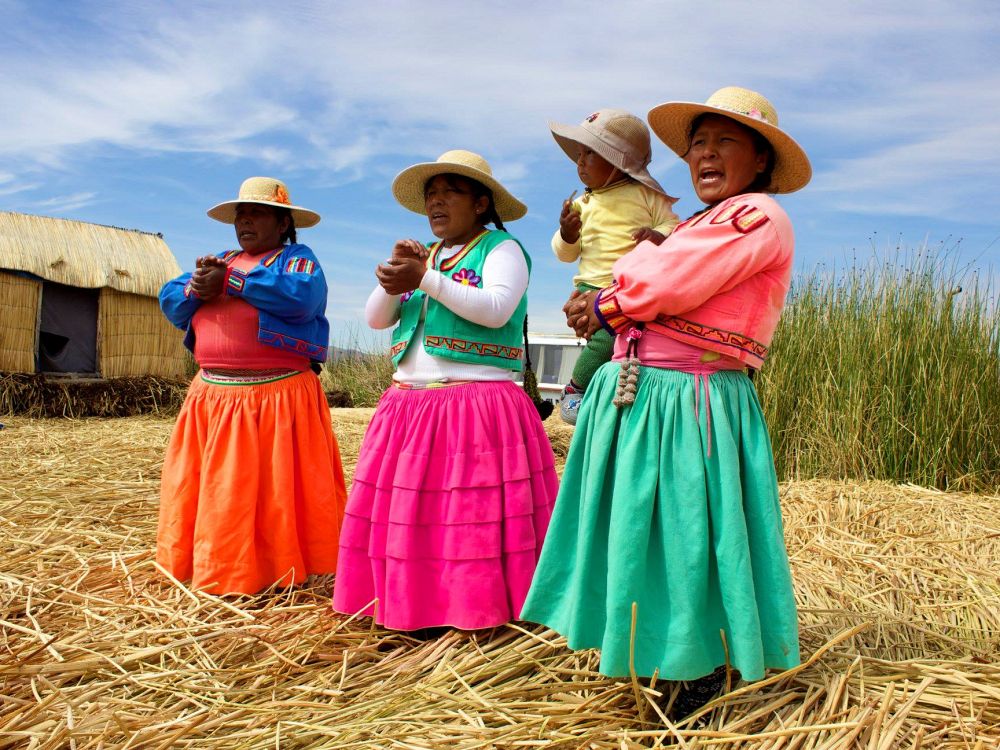 Besök de flytande öarna i Peru