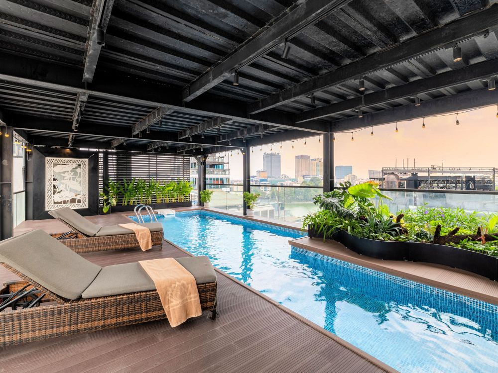 Utsikt från poolen i Hanoi