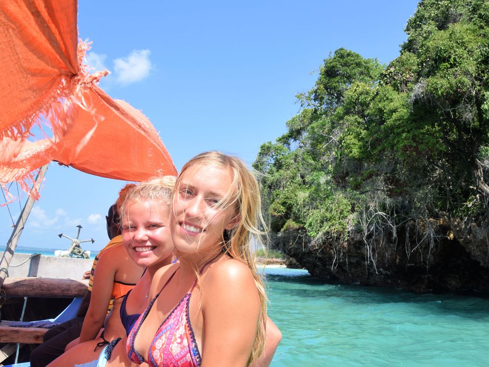 Simma i den blå lagunen på Zanzibar