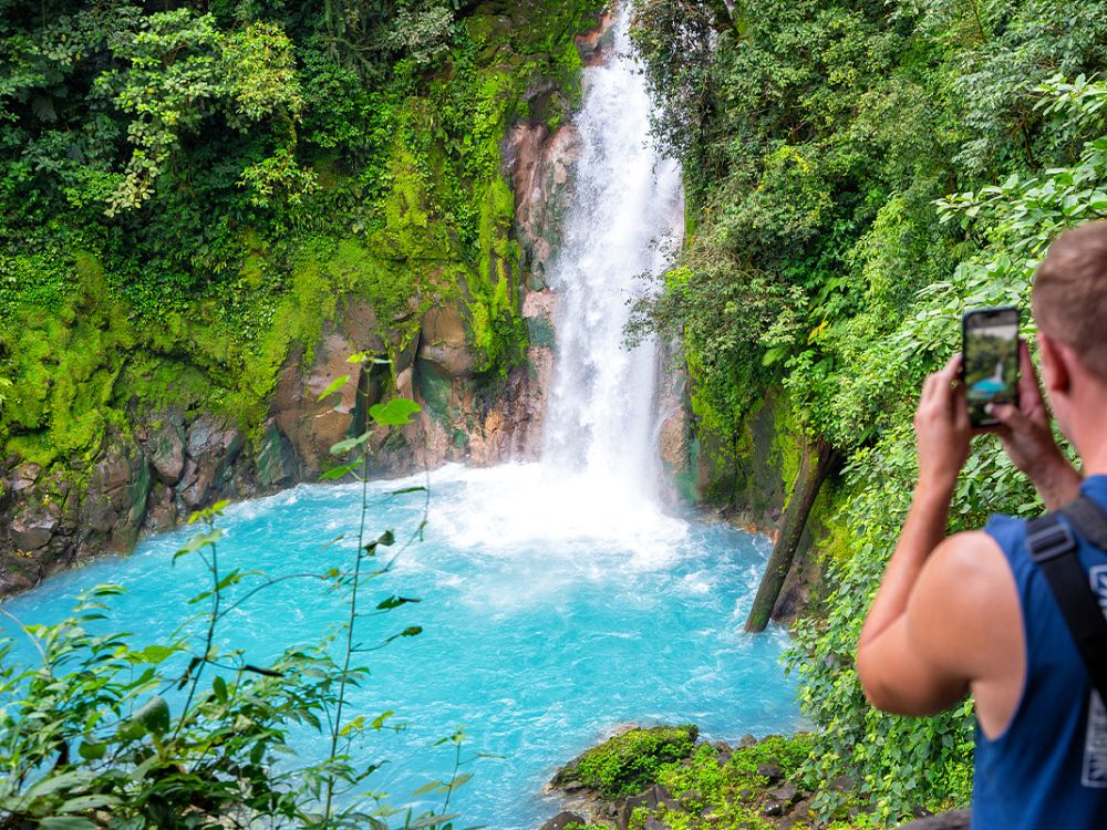 Vackra blå pooler i Rio Celeste
