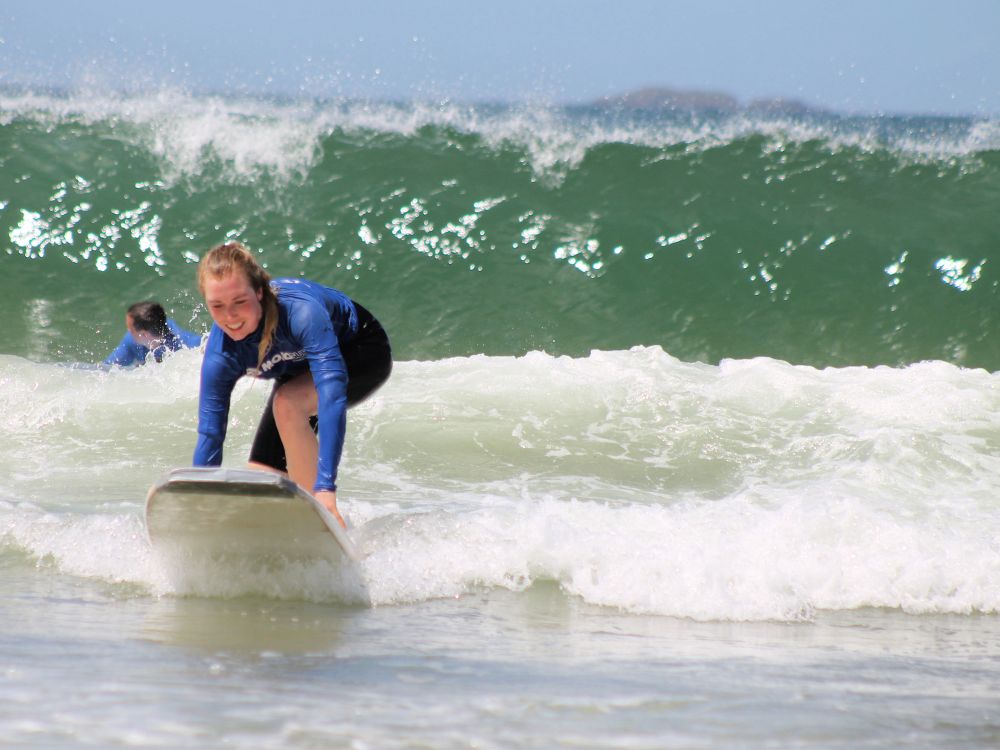 Fånga vågen i Byron Bay