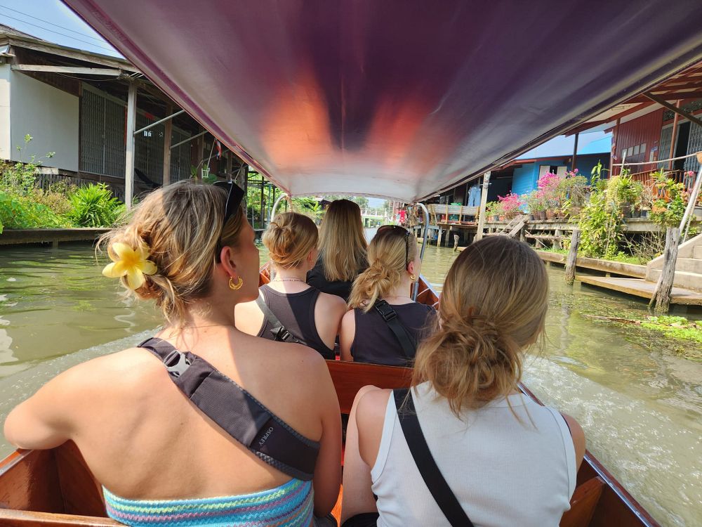 Upplev livet i Bangkoks kanaler