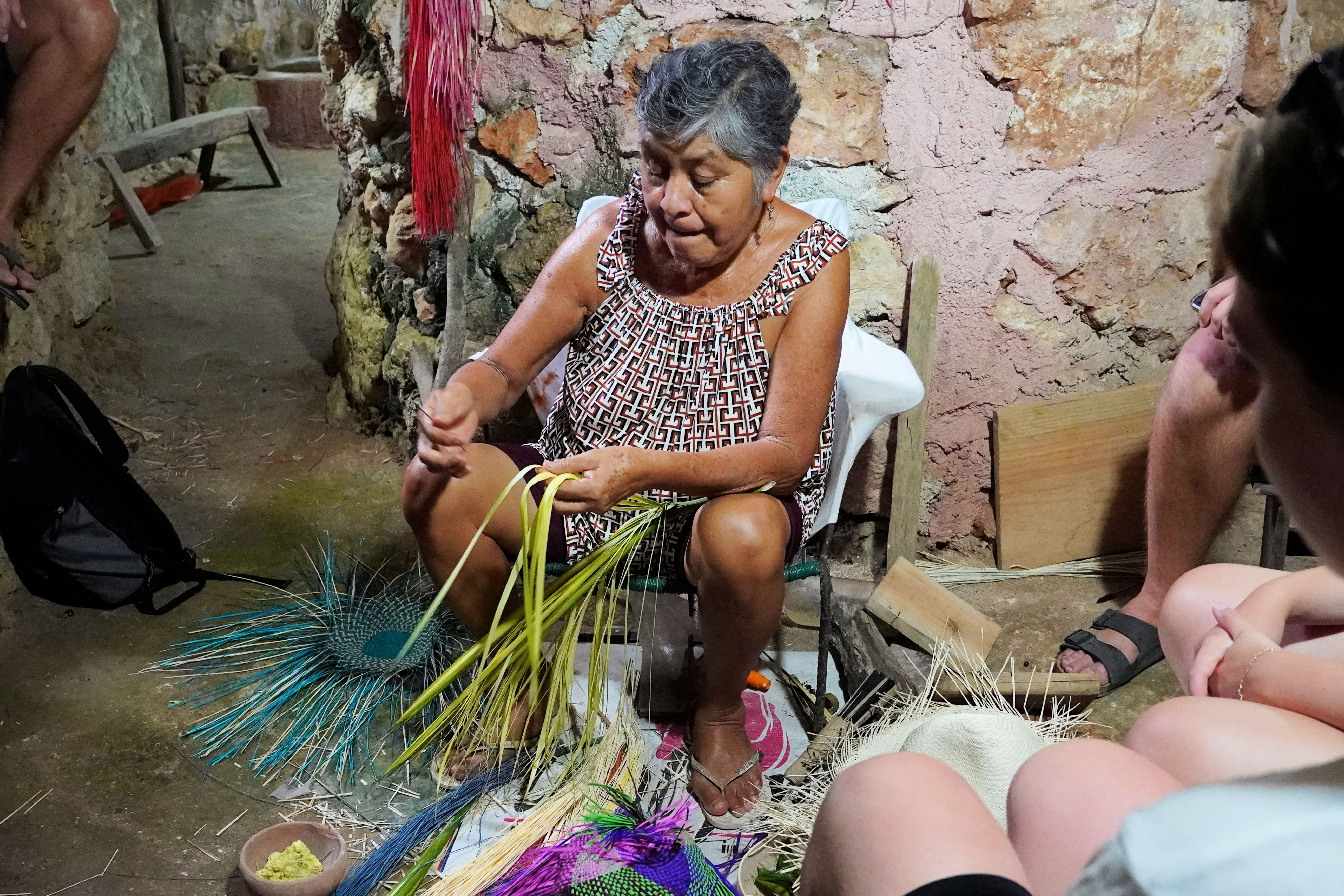 Bakom kulisserna hos den lokala hattmakaren