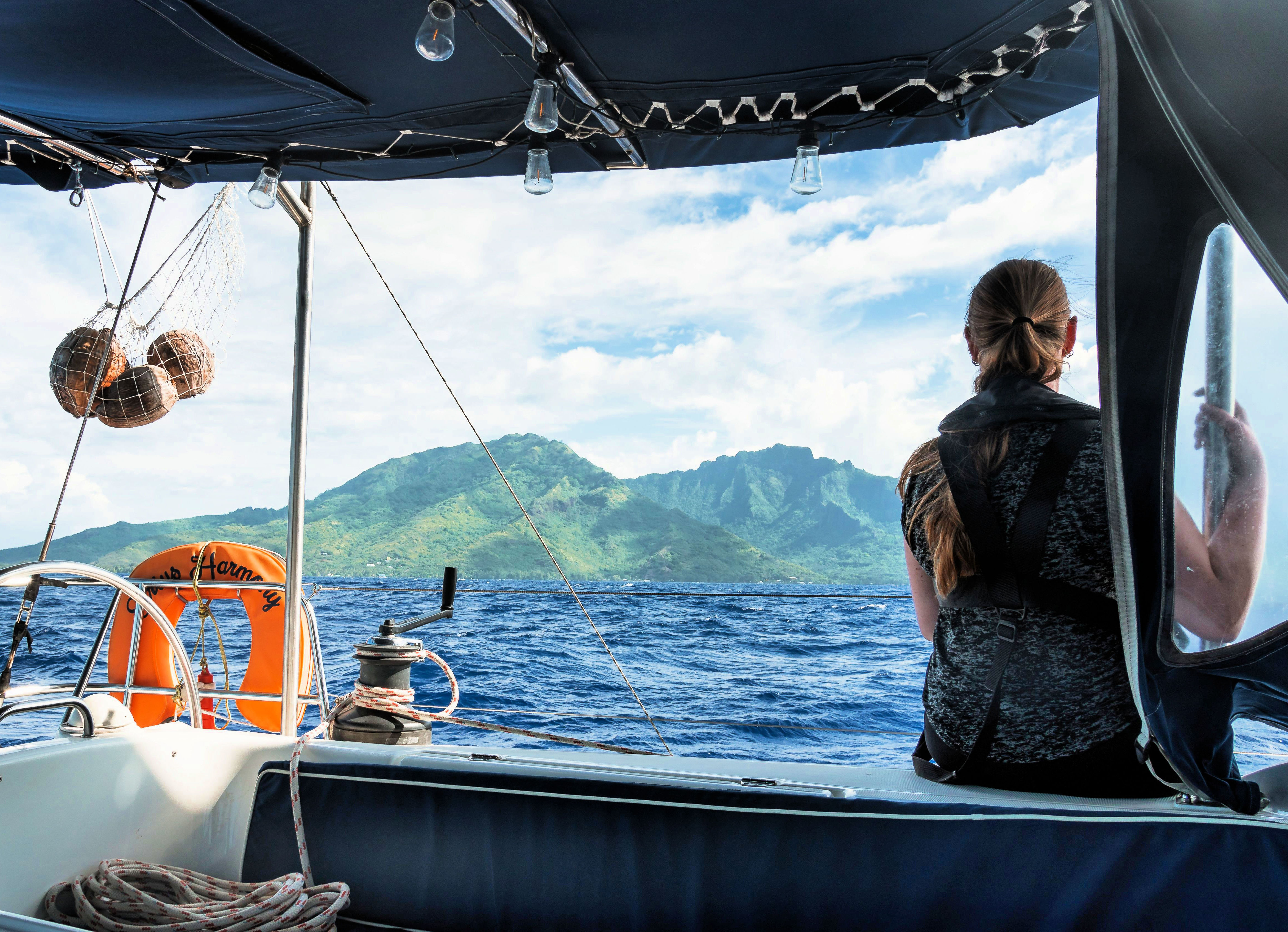 Segla mellan Tahiti, Moorea, Bora Bora och Tahaa