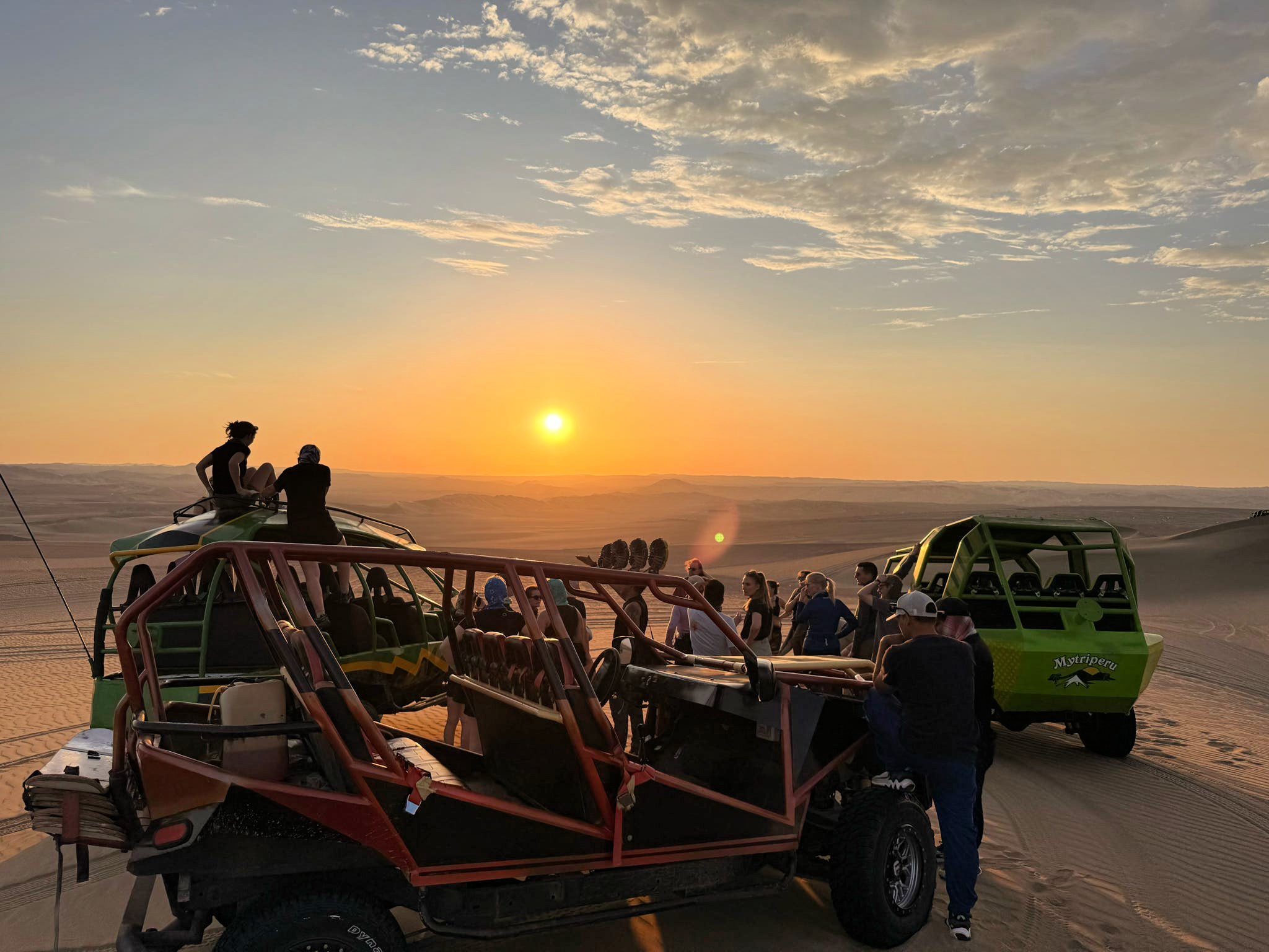 ATV, solnedgång och öken i Peru