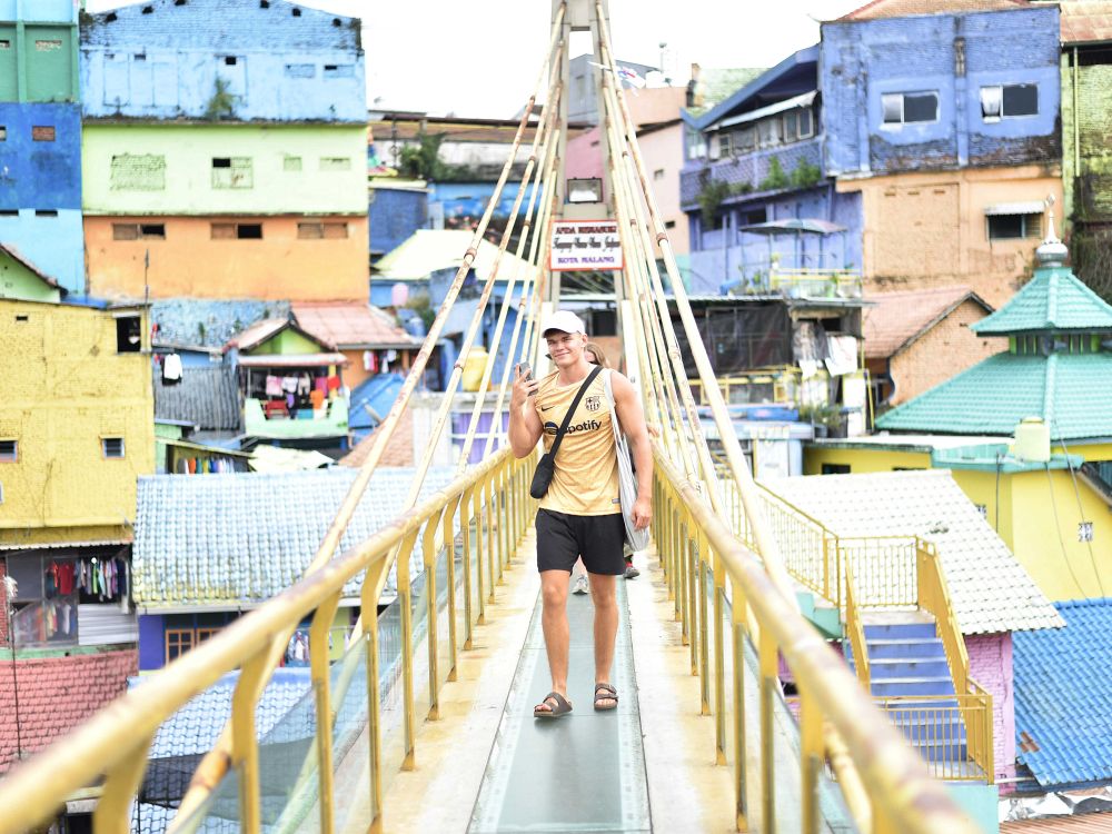 Stadstur i färgstarka Tridi Village