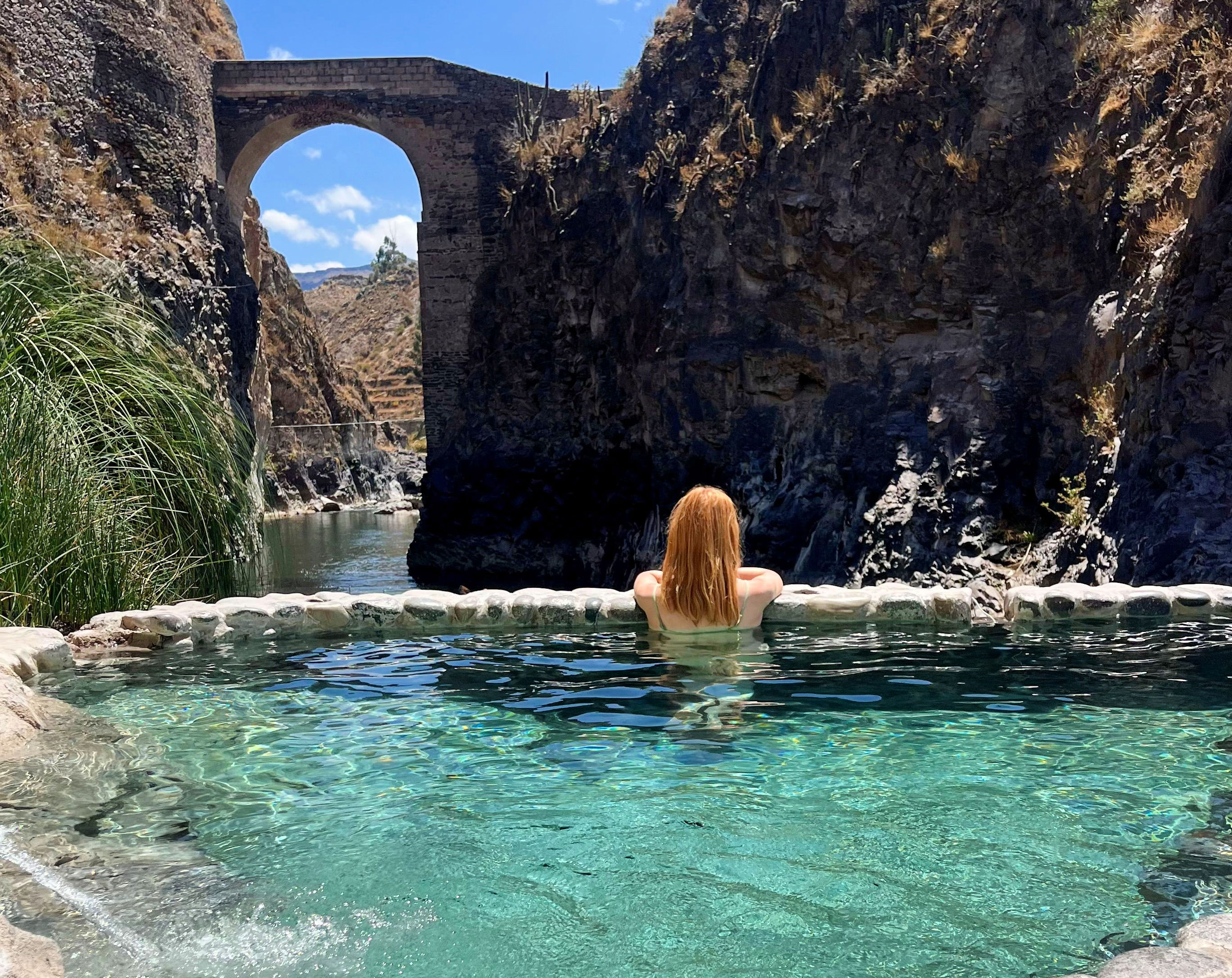 Avkoppling i varma källor vid Colca Canyon