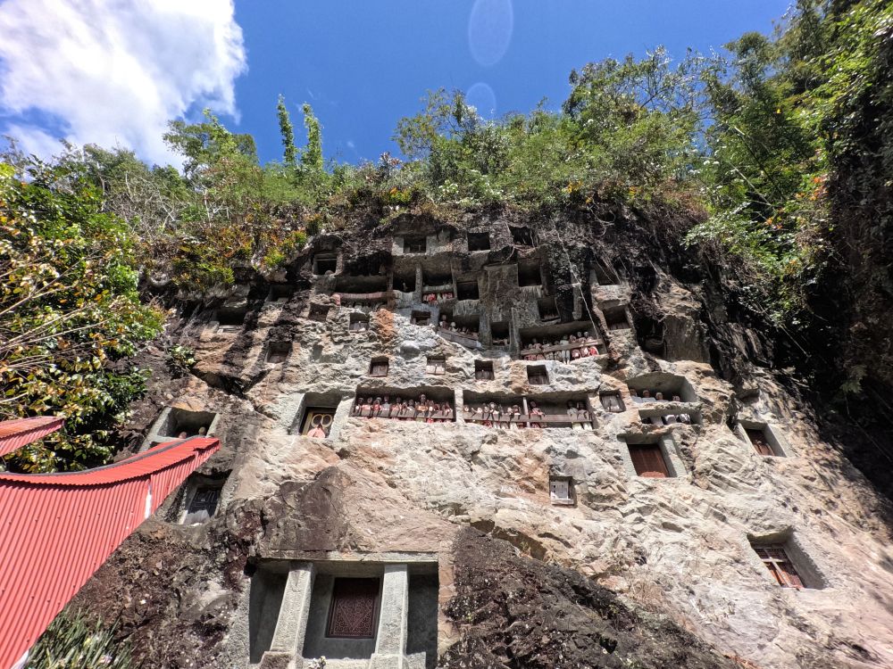 Tana Torajas ikoniska klippgravar