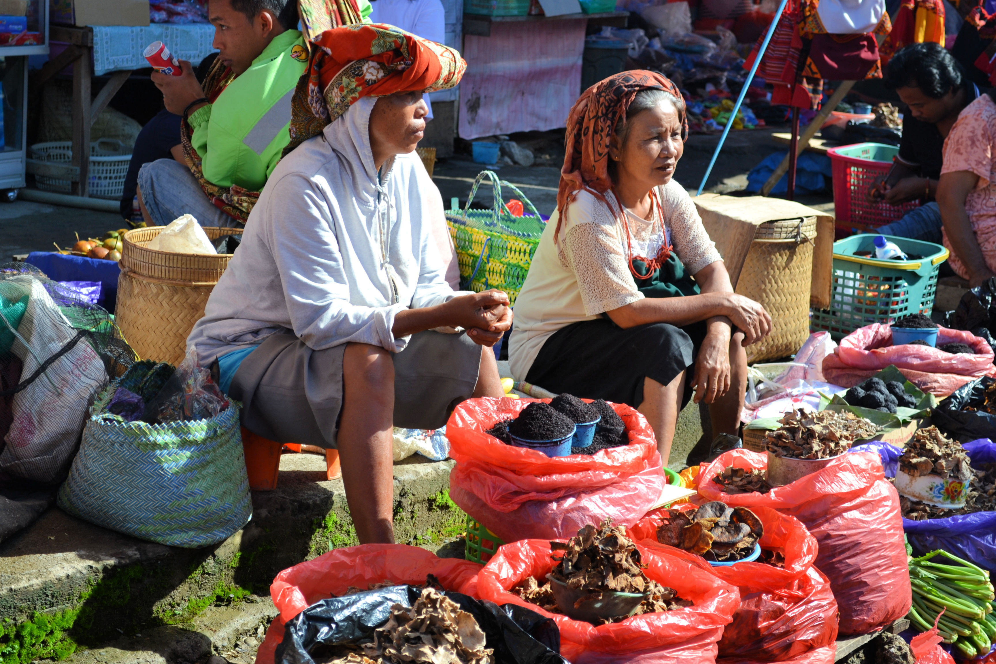 Besök traditionella marknader