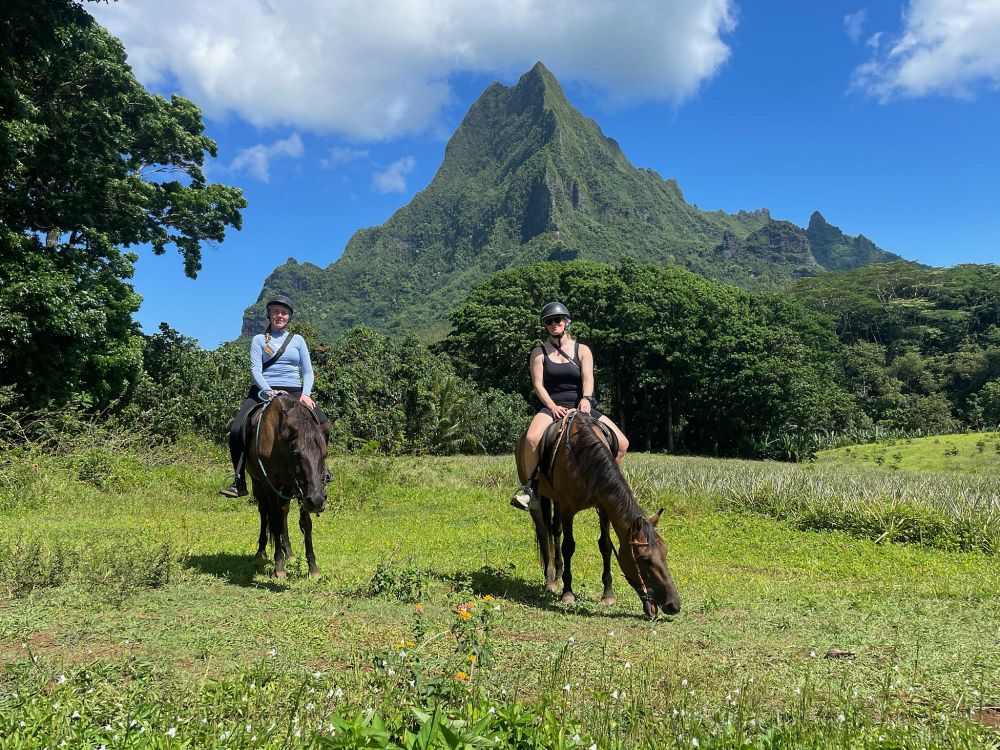 En tur till häst på Moorea