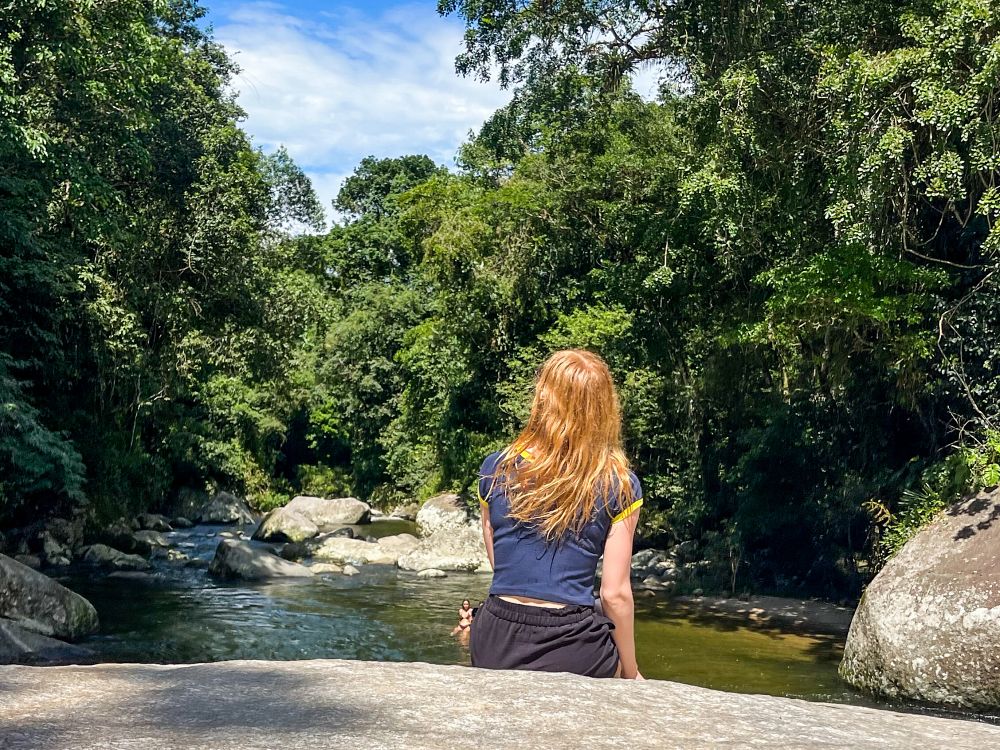 Bada i vattenfallet Cachoeira do Tobogã